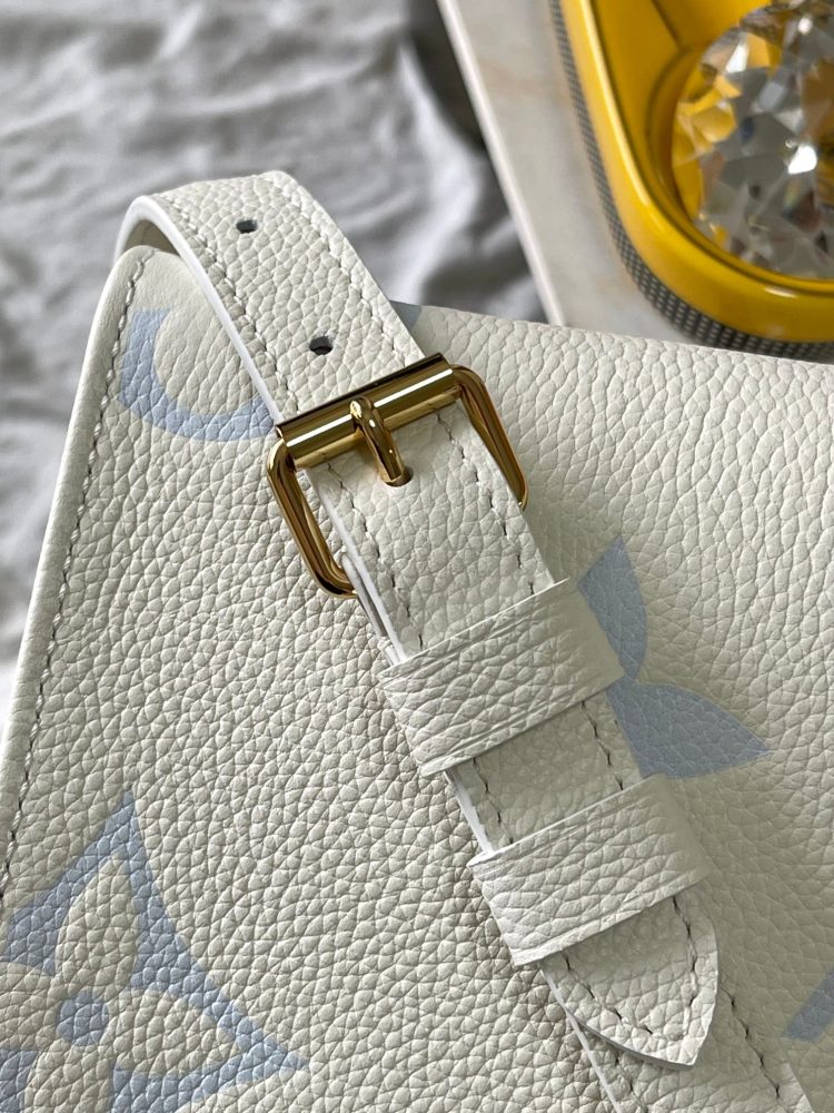 LV Louis Vuitton Women's Bag ONTHEGO Small Handbag 【Official Product Number: M46833】 - Image 9