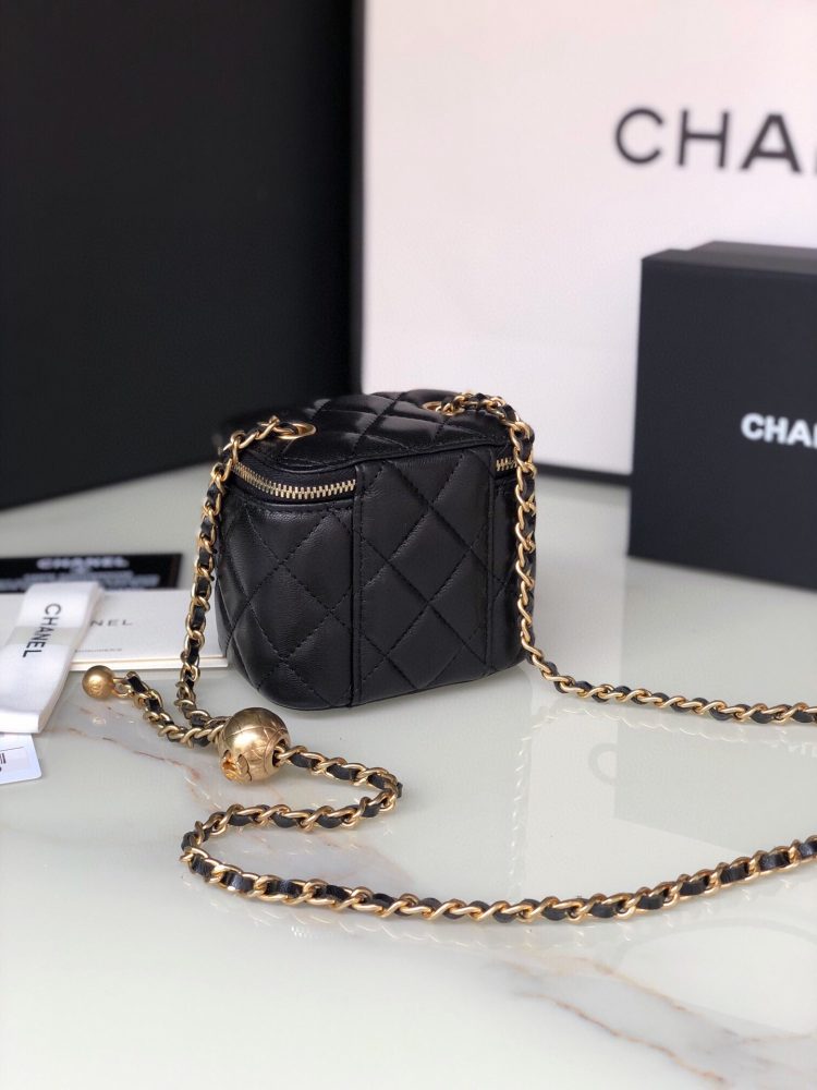 Chanel Women's Bag Square Bag [Official Number: 1447] - Image 4