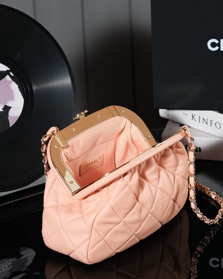 Chanel women's bag [Official number: 4714] (1) - Image 7