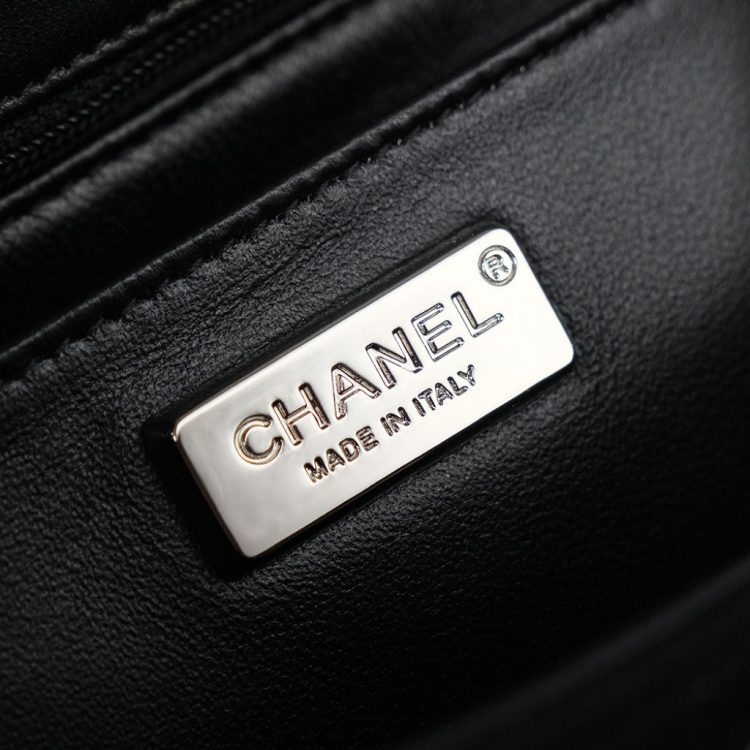 Chanel women's bag [Official number: 99932] - Image 9