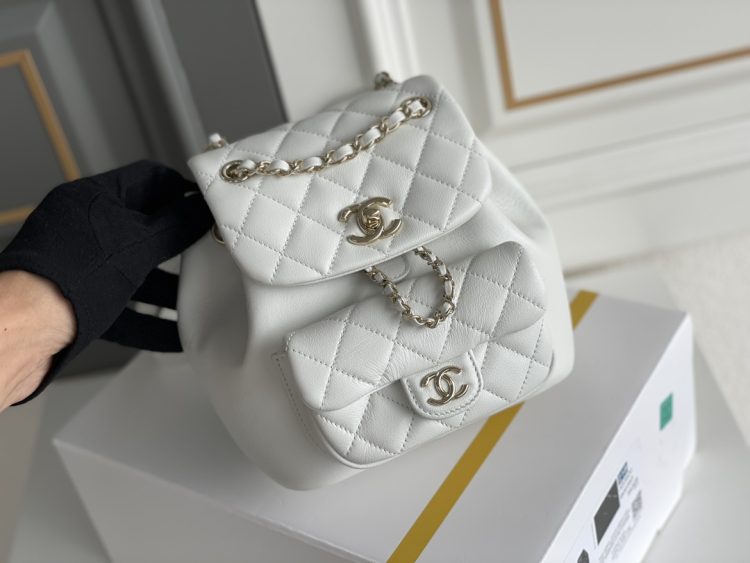 Chanel women's bag [Official number: 2908] - Image 3