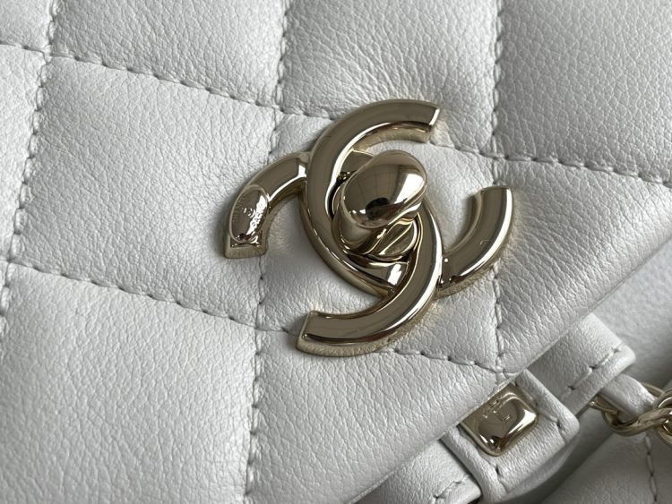 Chanel women's bag [Official number: 2908] - Image 7