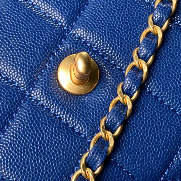 Chanel women's bag [Official number: 6262] (1) - Image 10