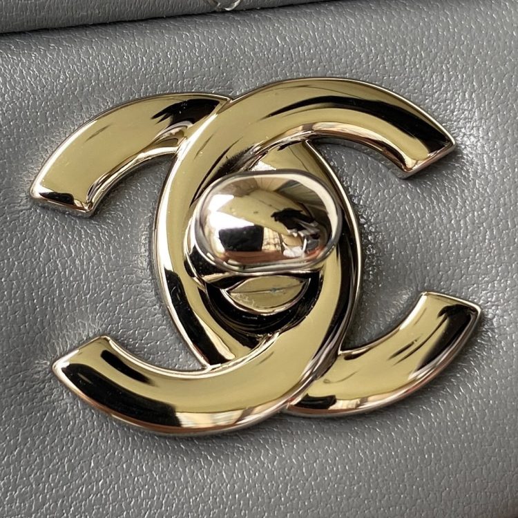 Chanel women's bag [Official number: 01112-1] - Image 4